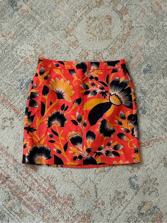 J. Crew Dresses & Skirts - J. Crew Coral Floral Mini Skirt with Black and Gold Accents Size 00